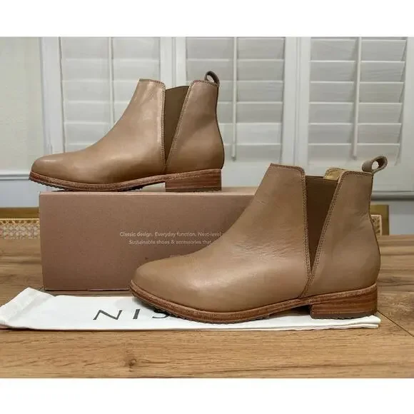 Nisolo Eva Everyday Chelsea Boots Almond Leather Size 8.5 NIB Versatile Comfy - Picture 3 of 14